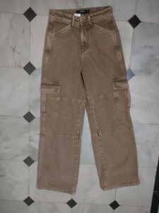 Stylish Wide-Leg Cargo Jeans