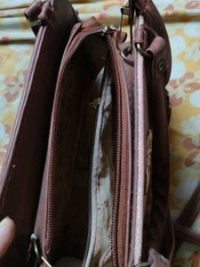 Chic Textured Handbag with Gold Accent