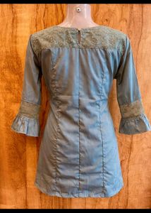 Elegant Lace Top with 3/4 Sleeves