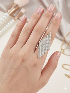 Unique Statement Ring with Crystals