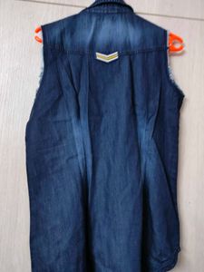 Roadster Stylish sleeveless denim shirt