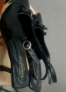 Chic Black Bow Slingback Heels