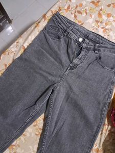 2 Women's Jeans and T-Shirt Set