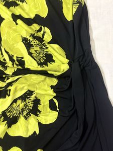 Chic Floral Sleeveless Wrap Dress