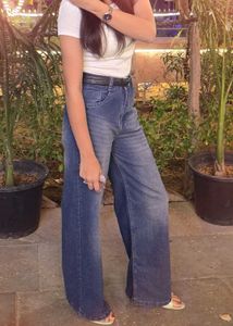 Blue High-Waist Wide-Leg Jeans 👖💙
