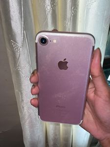 iPhone 7, rose gold.