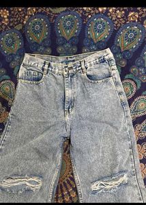 Light Wash Ripped Jeans