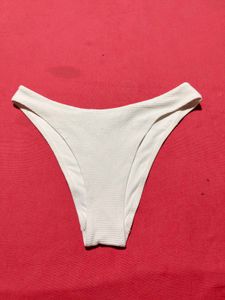 Textured Bikini Bottom | Size US 6 / EUR 38