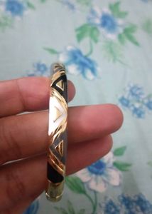 Chic Gold &amp; Black Geometric Bangle