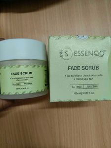 ESSENQO Face Scrub with Tea Tree & AHA BHA