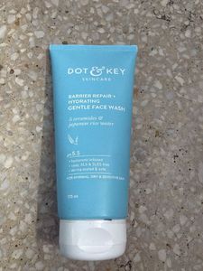 Dot & Key Barrier Repair Gentle Face Wash