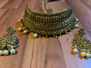 Stunning Pearl & Crystal Jewellery Set p-1000