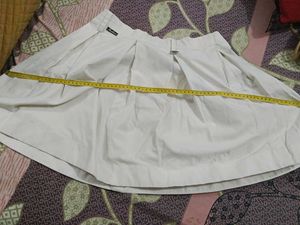 White Pleated Cropped Pants
