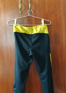 Workout Leggings with Yellow Accents