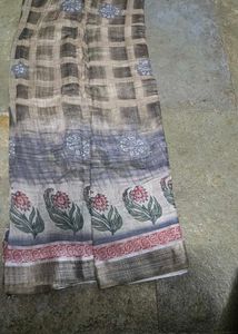 Elegant Beige Saree with Floral Print
