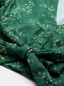 Mast &amp; Harbour Green Floral Tie-Front Crop Top