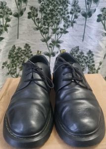 Classic Black Leather Derby Shoes for men