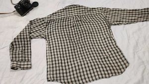 Unisex Apple Cut Design Shirt with Pocket