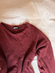 maroon sweater