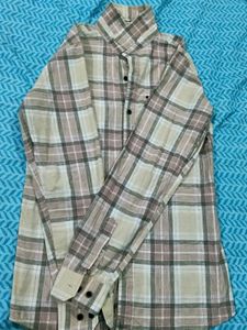 Men's Plaid Button-Down Shirt Size M