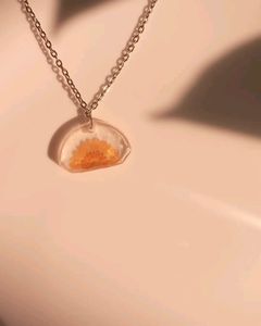 Handmade Resin Daisy Necklace 🌼✨️