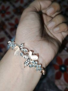Elegant Floral Bracelet