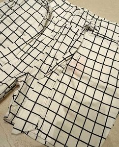 Plaid off white shorts
