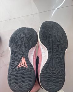 NIKE BASKETBALL SHOES