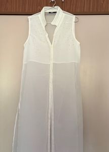 Chic Sleeveless White Embellished kurta