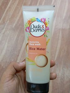 Buds & Berries Moisturising Face Wash