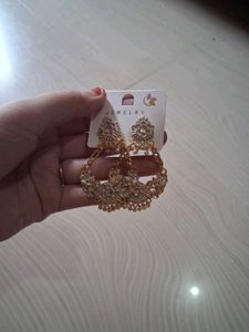 Elegant White &amp; Gold Drop Earrings