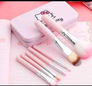 Hello Kitty Makeup Brush Set