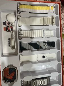 Smartwatch with Multiple Straps &amp; Charger