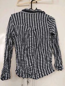 Chic Houndstooth Button-Up Shirt