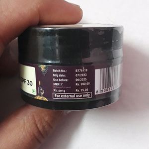 Pilgrims Under eye And face Cream