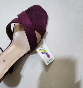 Mochi slay in Burgundy Heels