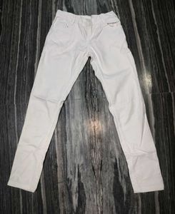 white jeans for women
