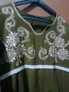 embroidered girls top