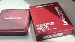 Huda Beauty Blush Palette Strawberry Latte