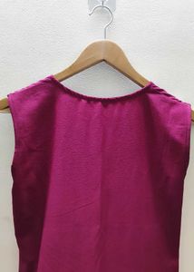 Elegant Sleeveless Kurta with Floral Embroidery