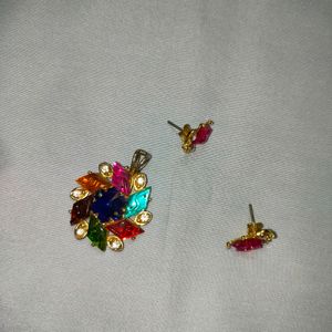 Pendant Set With Studs