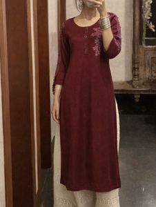 Elegant Maroon Embroidered Kurta 🍓