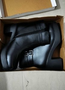 Chic Black Platform Boots with Buckle Detail