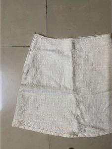 Chic Textured White Skirt