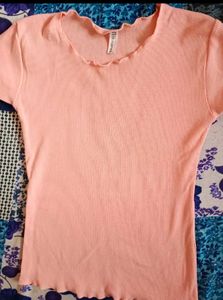 combo of peach top with jeans