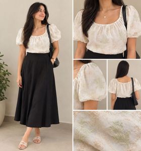 Chic Puff Sleeve Embroidered Top