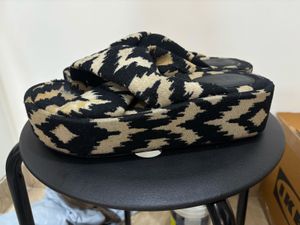 Stylish Platform Flip-Flops (37)