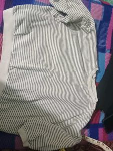 white black striped tshirt crop