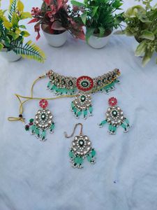 Elegant Kundan Choker Necklace Set