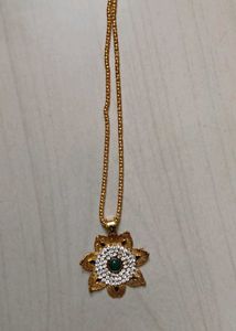 Stunning Gold Tone Necklace &amp; Earrings Set